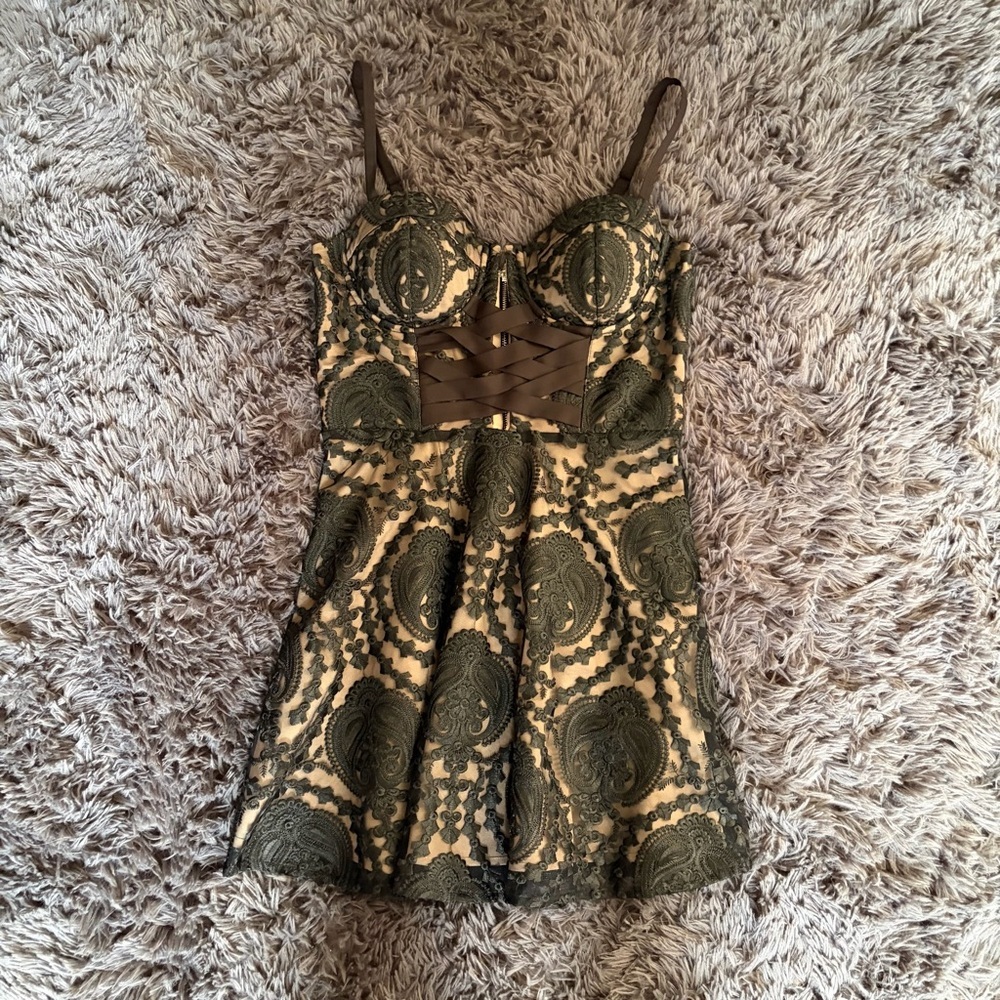 bebe x Naven Olive Cream Lace Bustier Embroidered Flare Short midi Dress Size 8